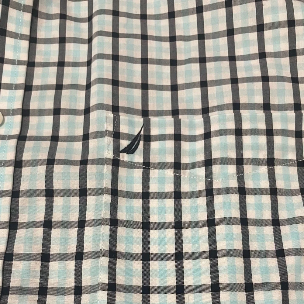Men’s Nautica short sleeve button-up - Picture 3 of 4